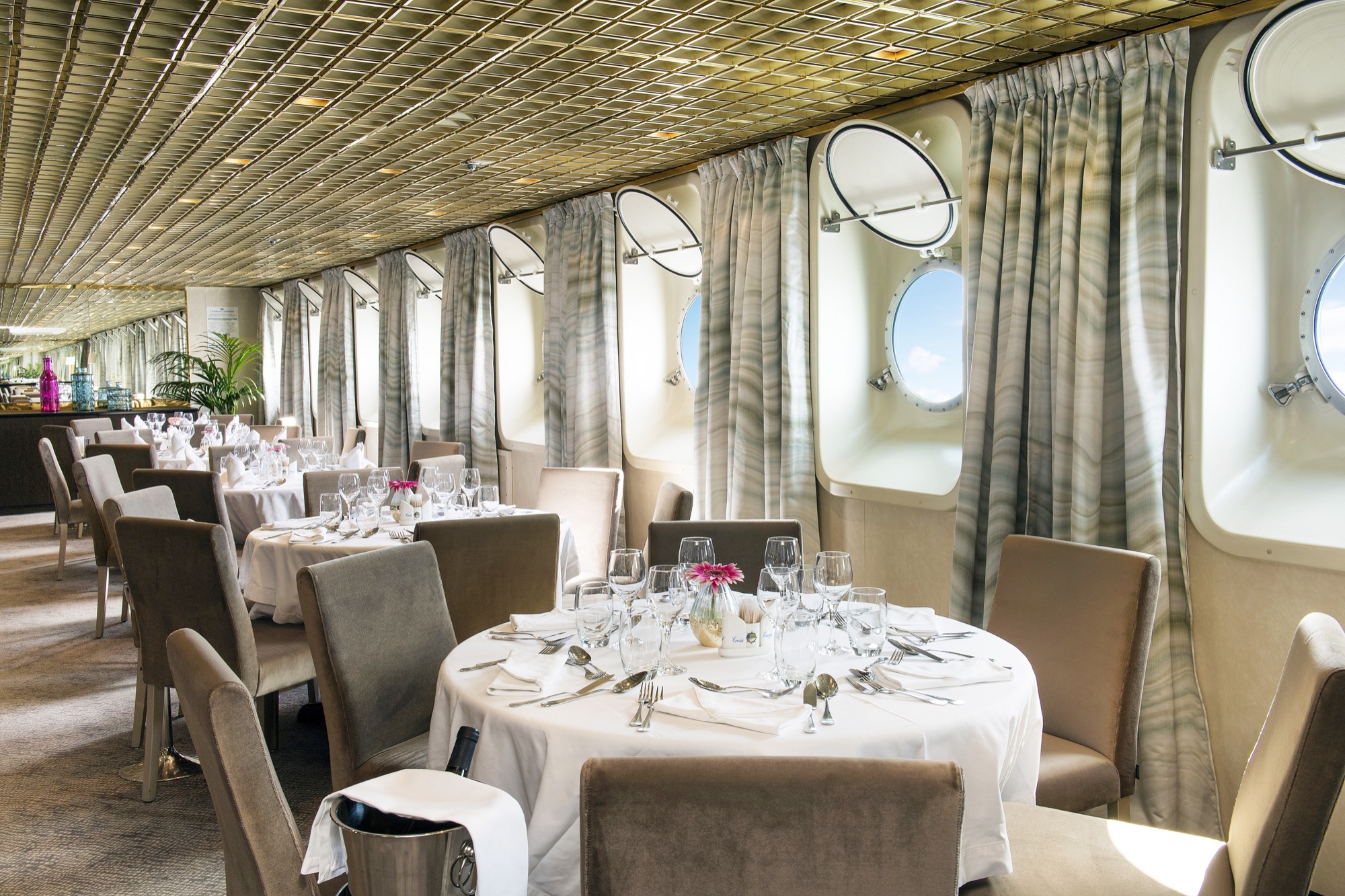 CroisiEurope MS LA Belle de'Adriatique Restaurant 1.jpg